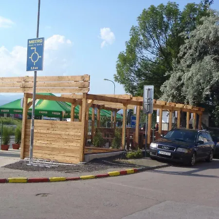 Victoria - & Restaurant *